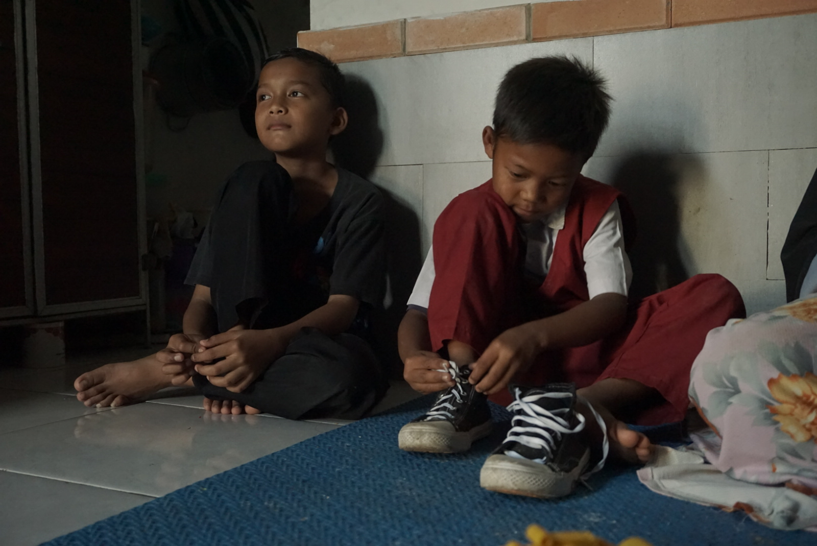 Berbagi Sepatu Baru Untuk Ribuan Anak Yatim dan Dhuafa